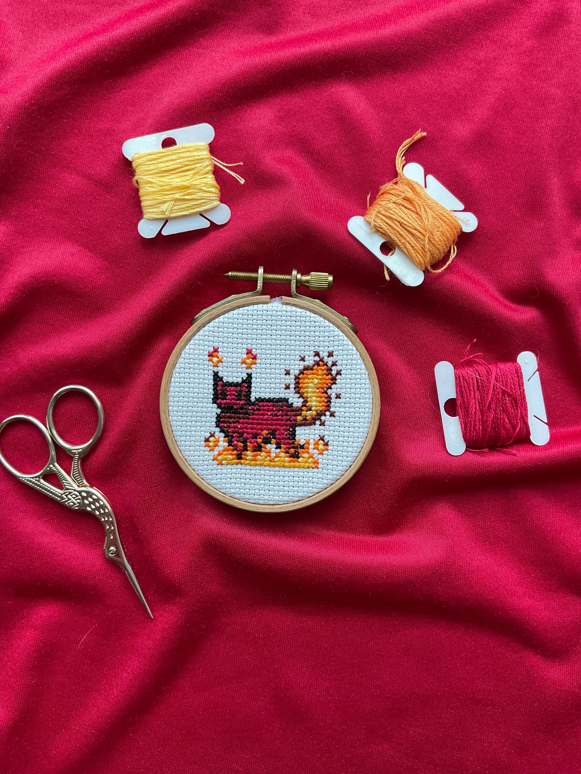 Modèle de point de croix chat de feu pixel art