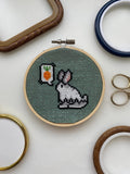 Modèle point de croix lapin fantôme pixel art