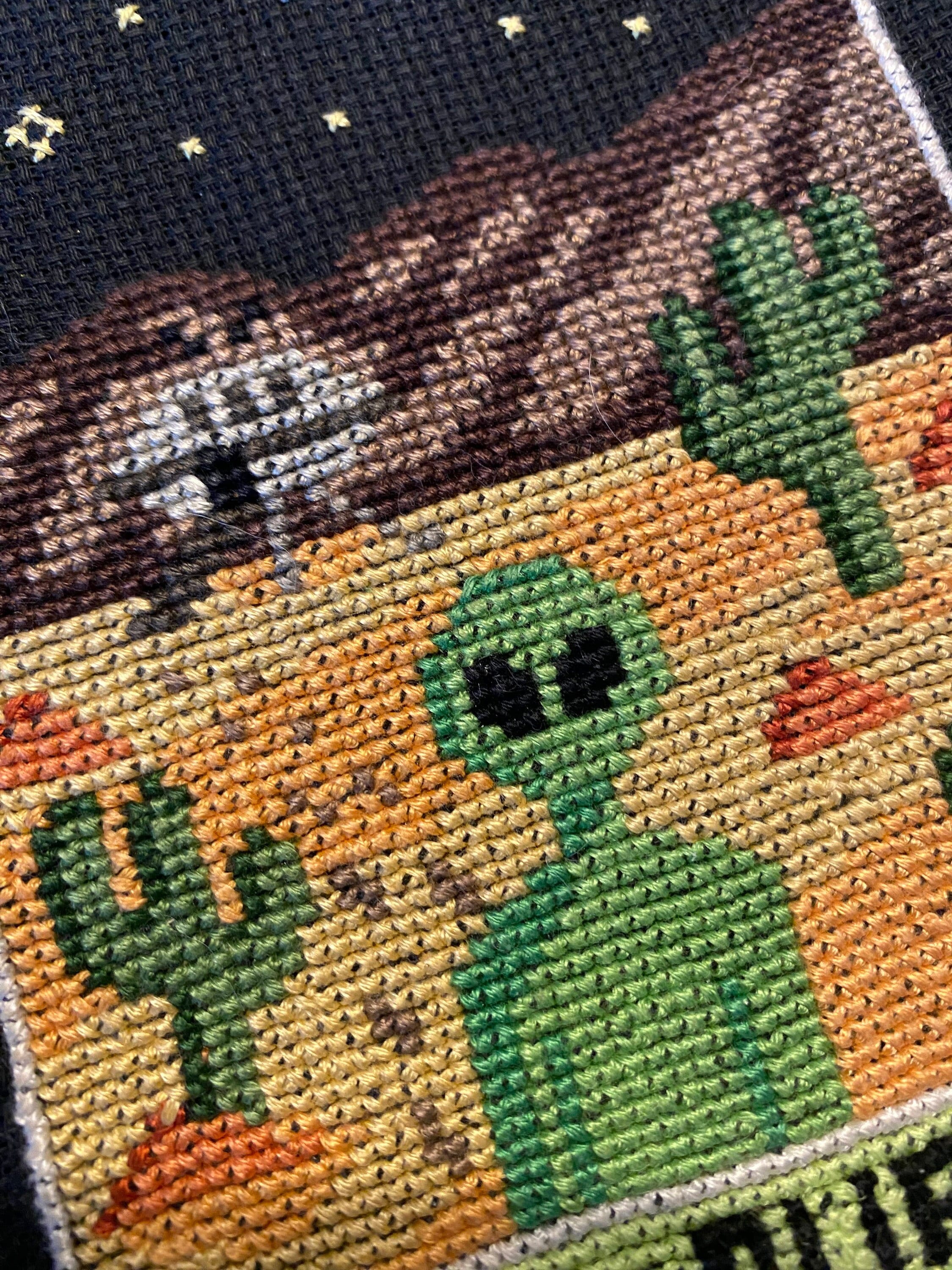 Modèle point de croix alien pixel art