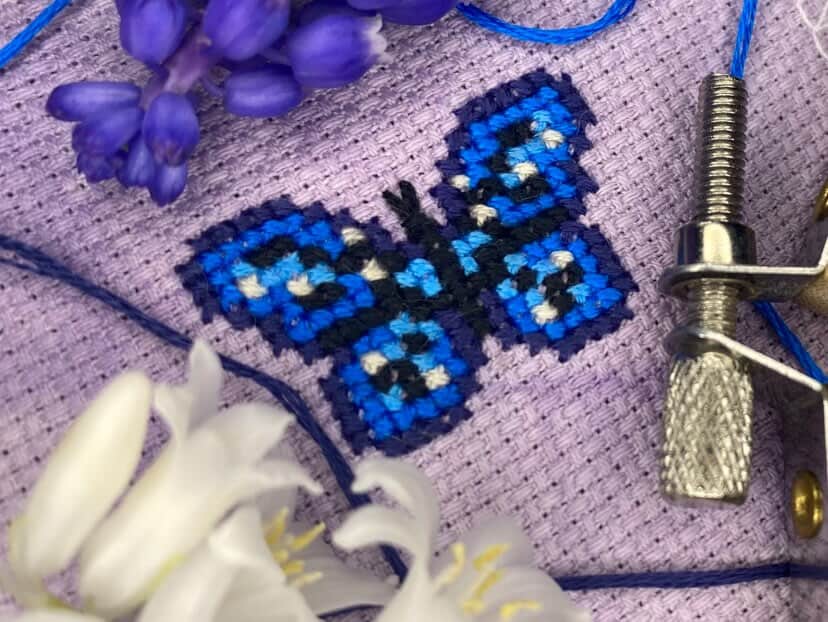 Modèle de point de croix papillons pixel art