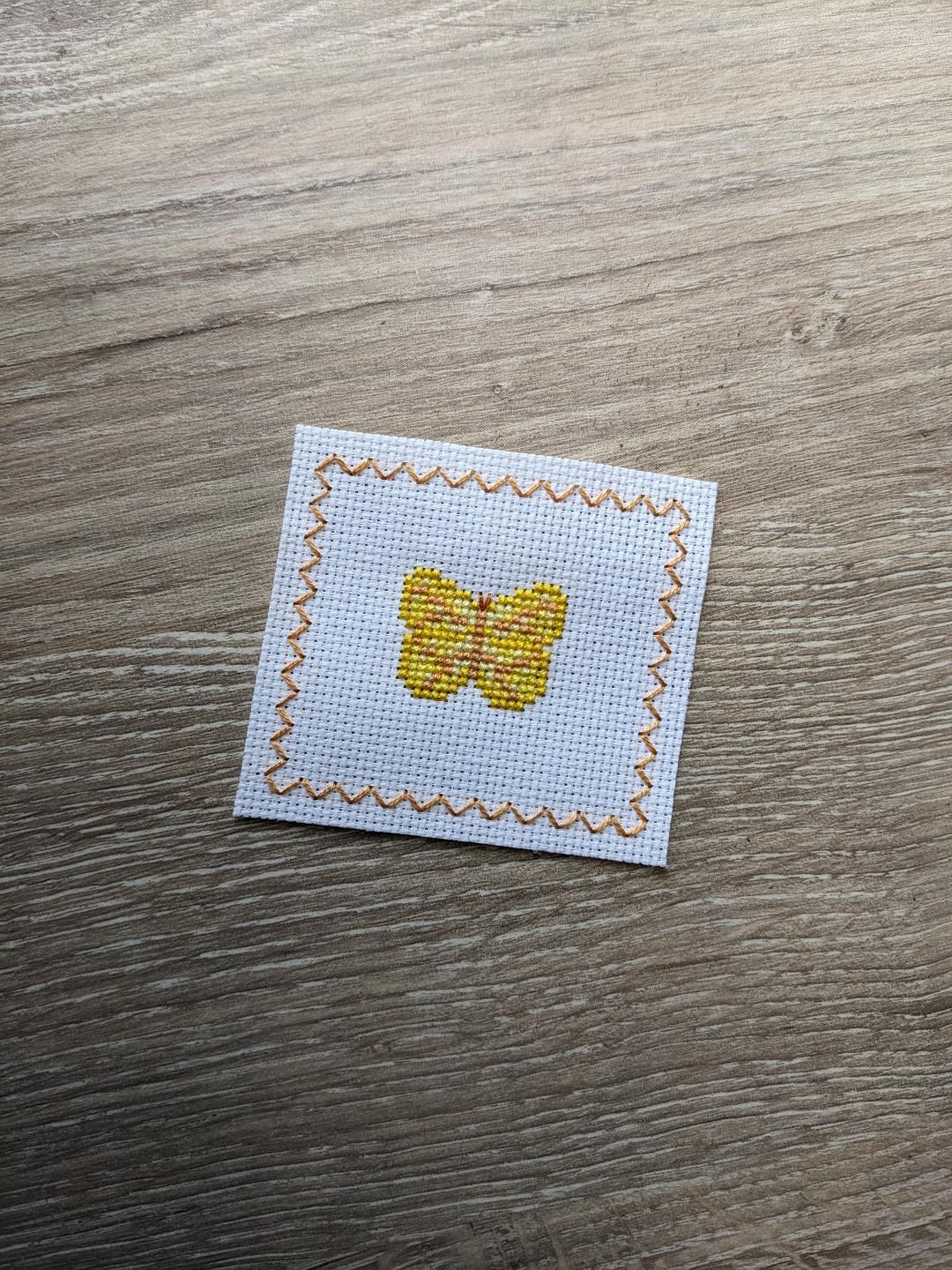 Modèle de point de croix papillons pixel art