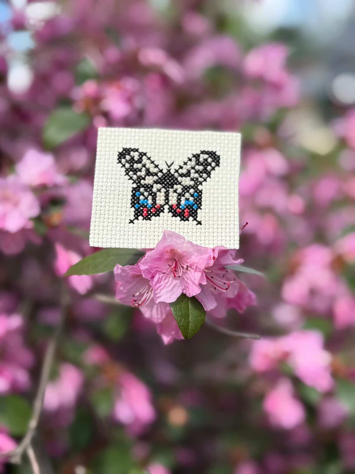 Modèle de point de croix papillons pixel art