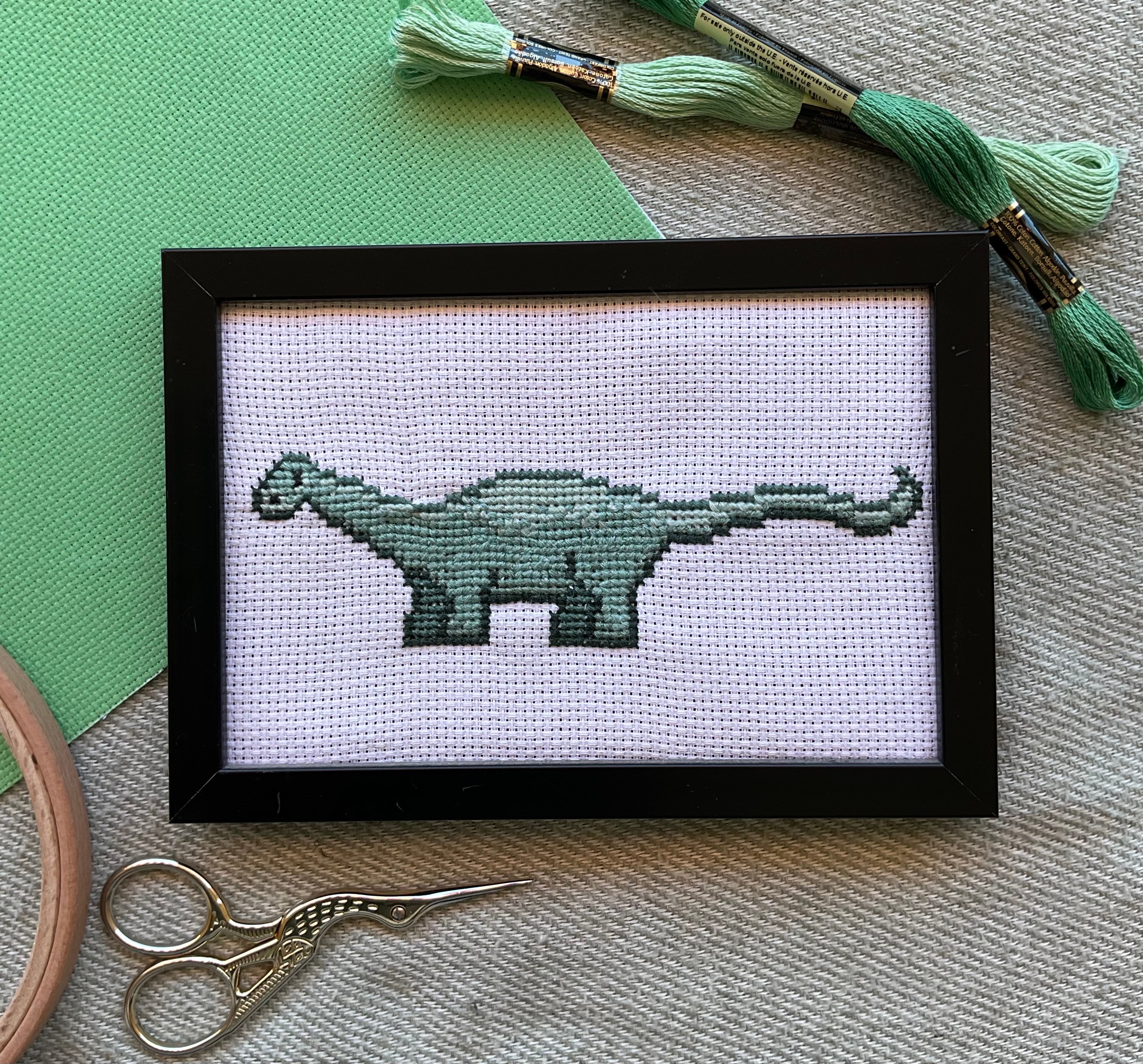 Modèle point de croix diplodocus