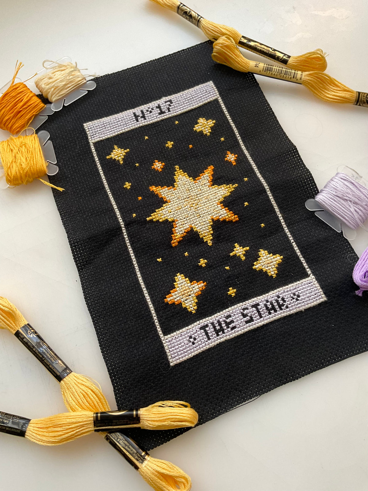 Tarot de l'Espace N°17 - L'Etoile - Modèle Point de Croix PDF