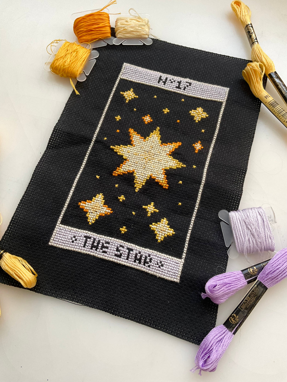 Tarot de l'Espace N°17 - L'Etoile - Modèle Point de Croix PDF