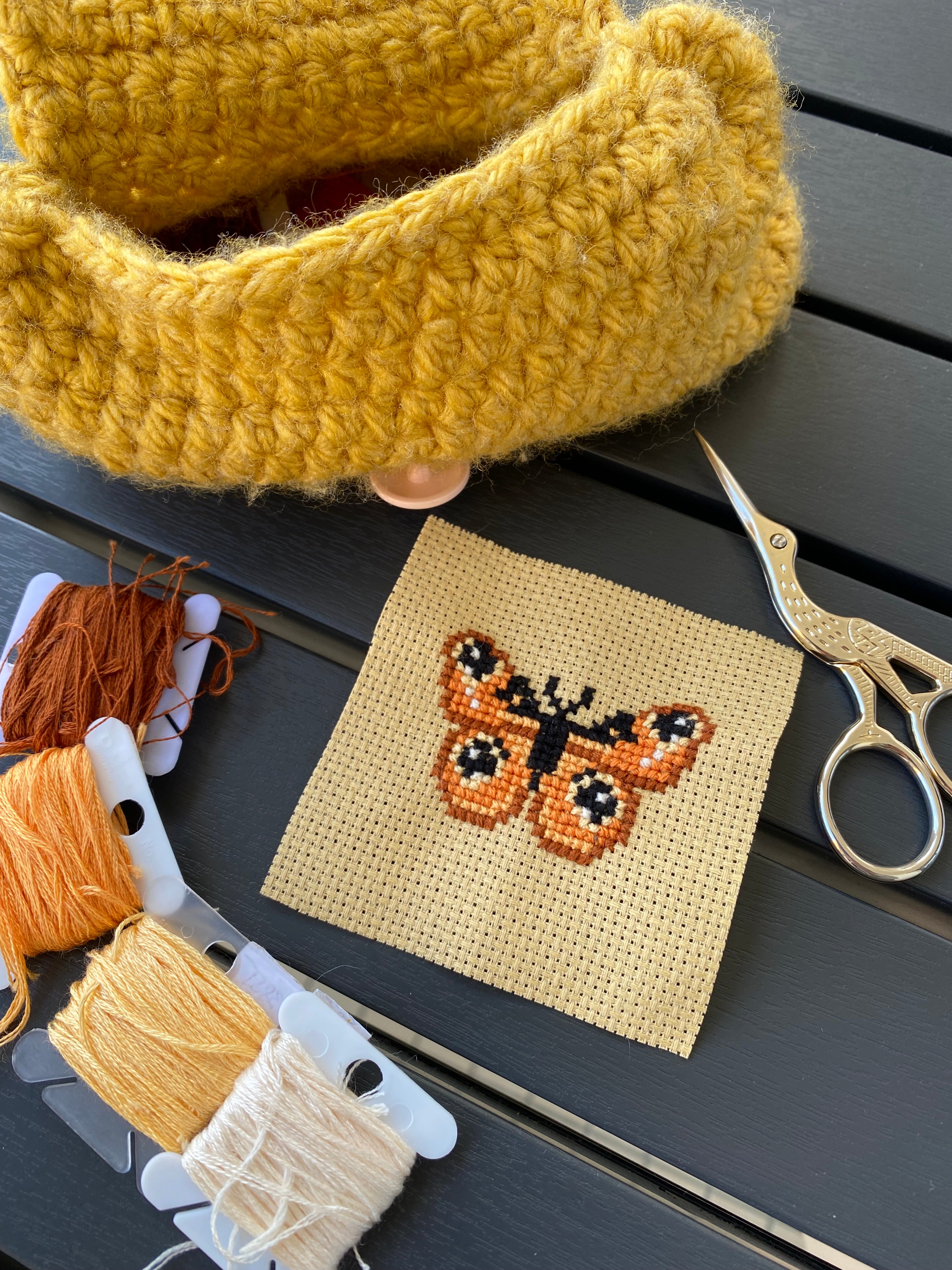 Modèle de point de croix papillons pixel art