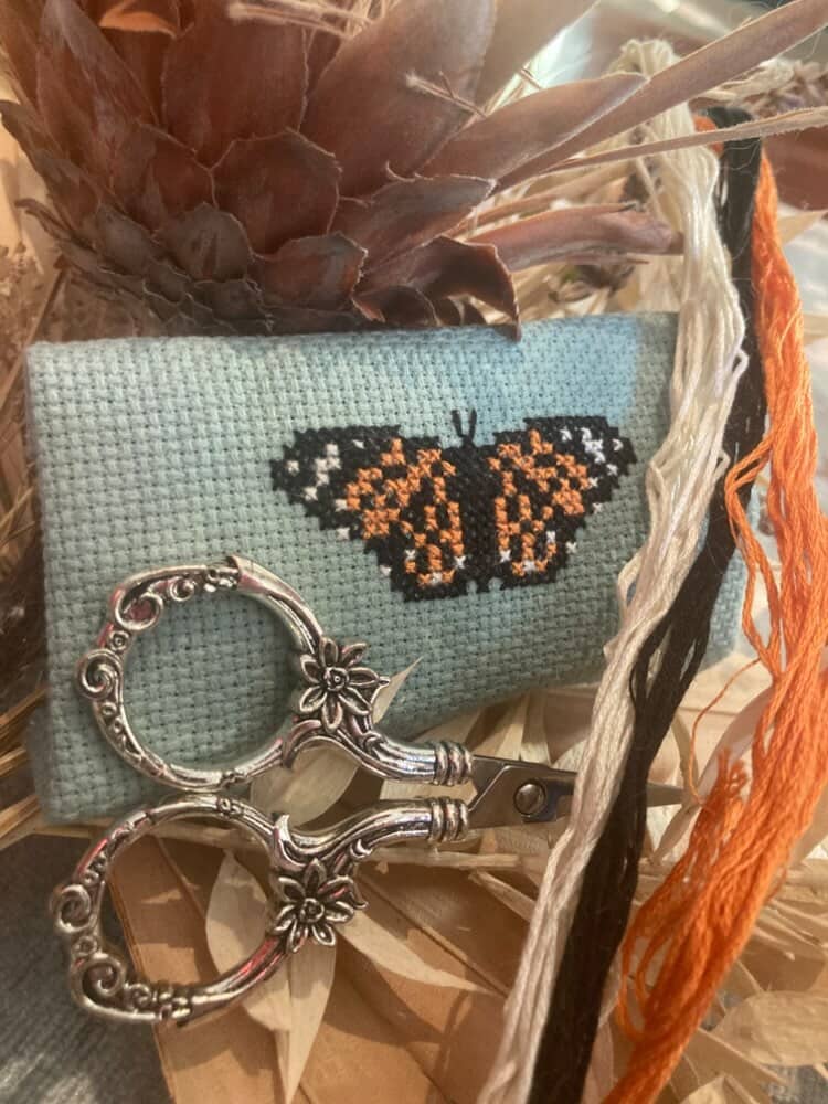 Modèle de point de croix papillons pixel art