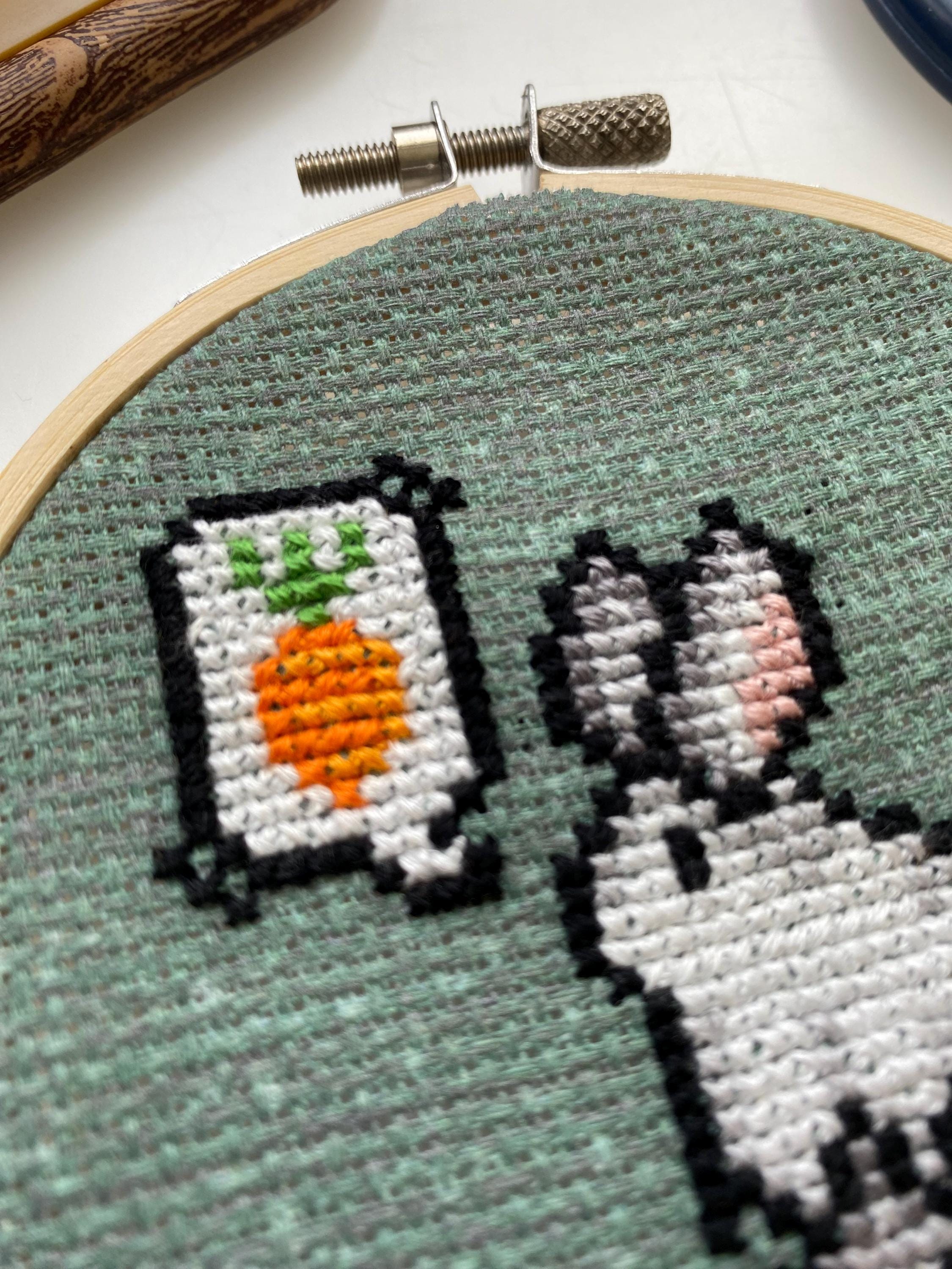 Modèle point de croix lapin fantôme pixel art