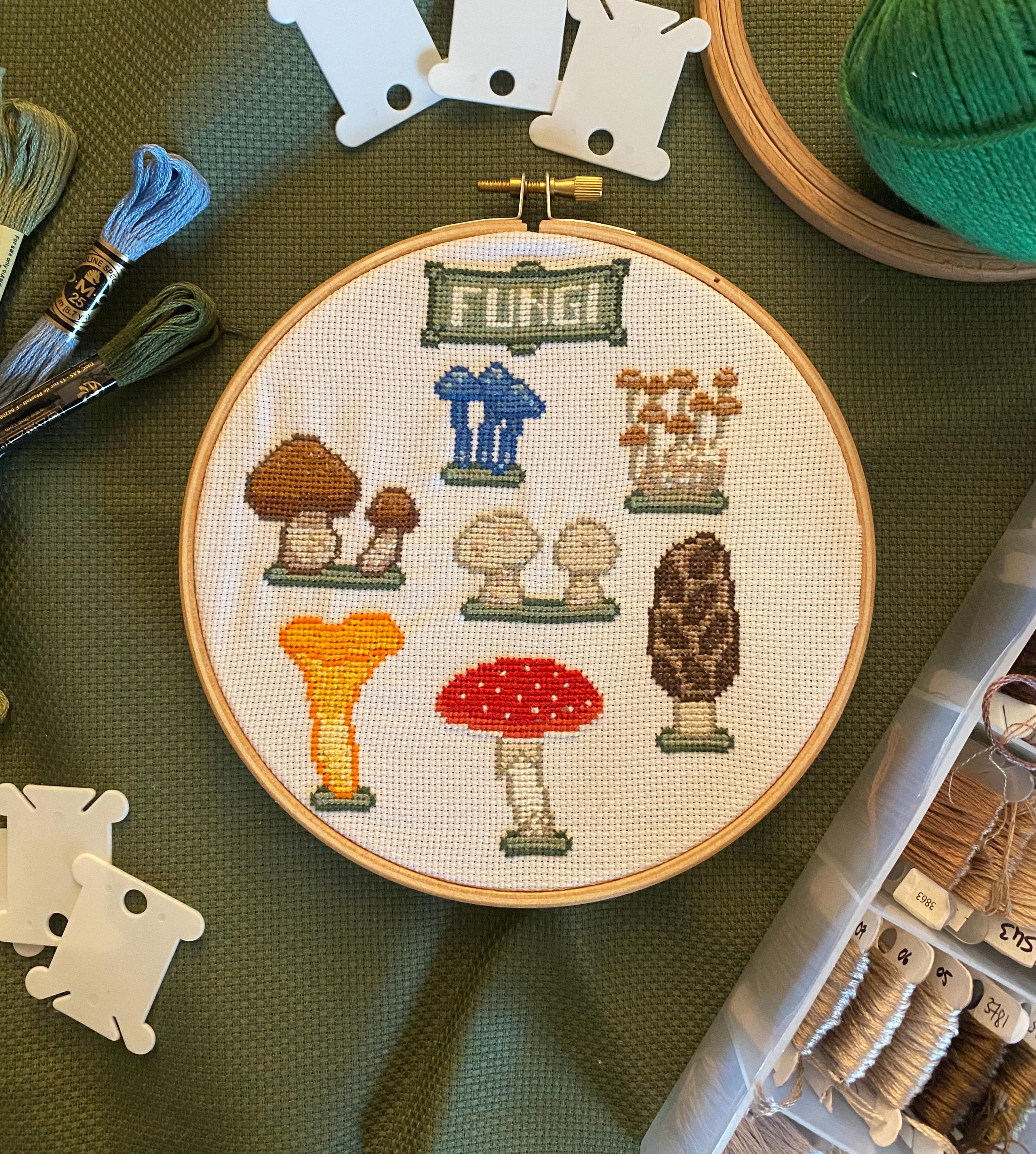 Modèle point de croix champignons pixel art