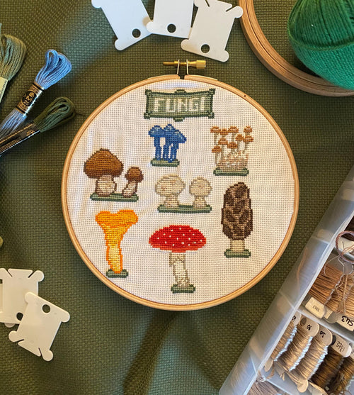 Modèle point de croix champignons pixel art